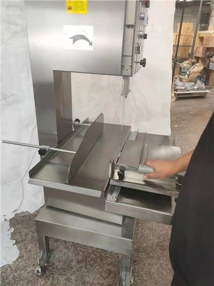 Gaļas lentzāģu mašīnas